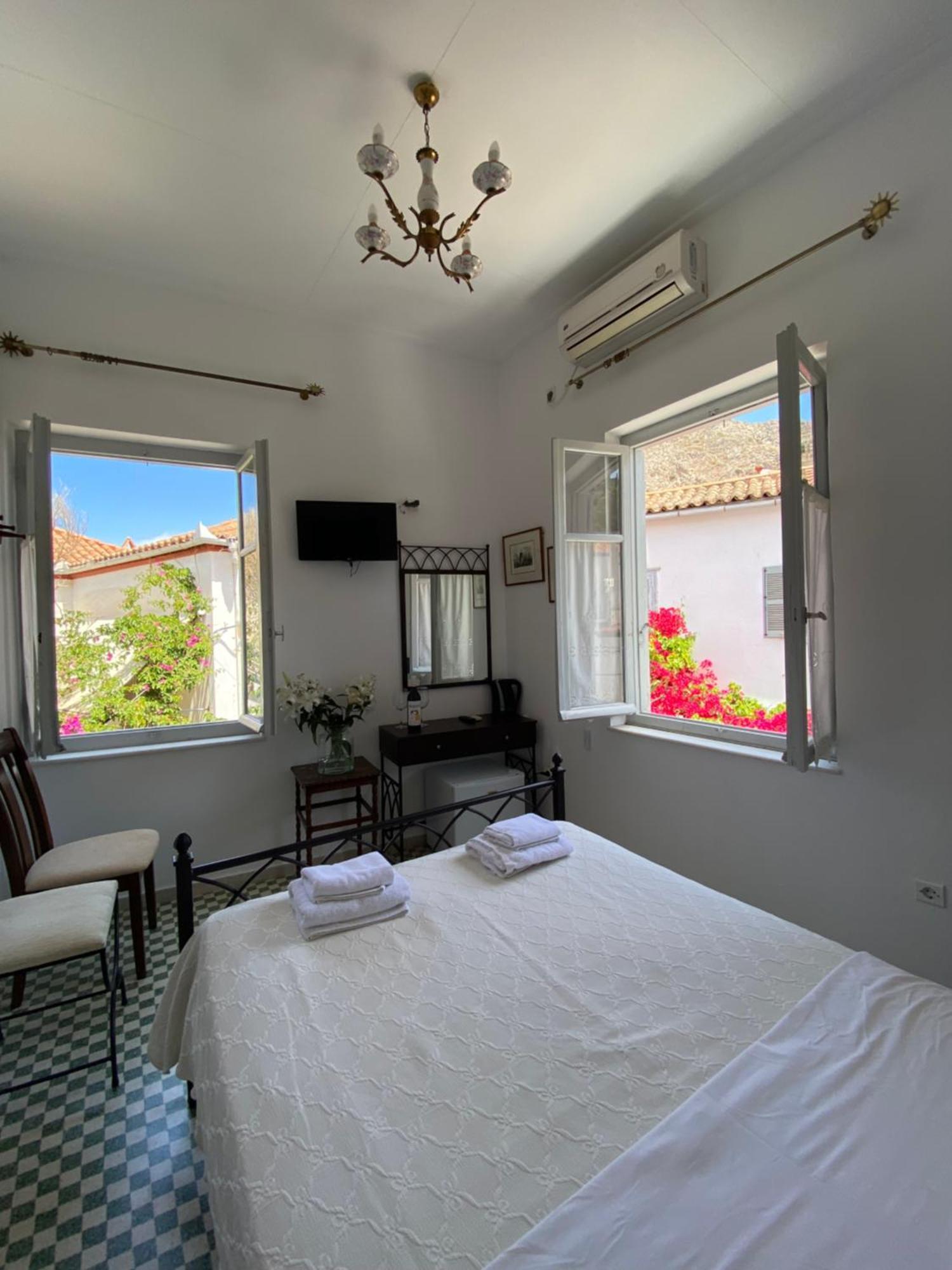 Douskos Uptown Living Hotel Hydra  Exterior photo