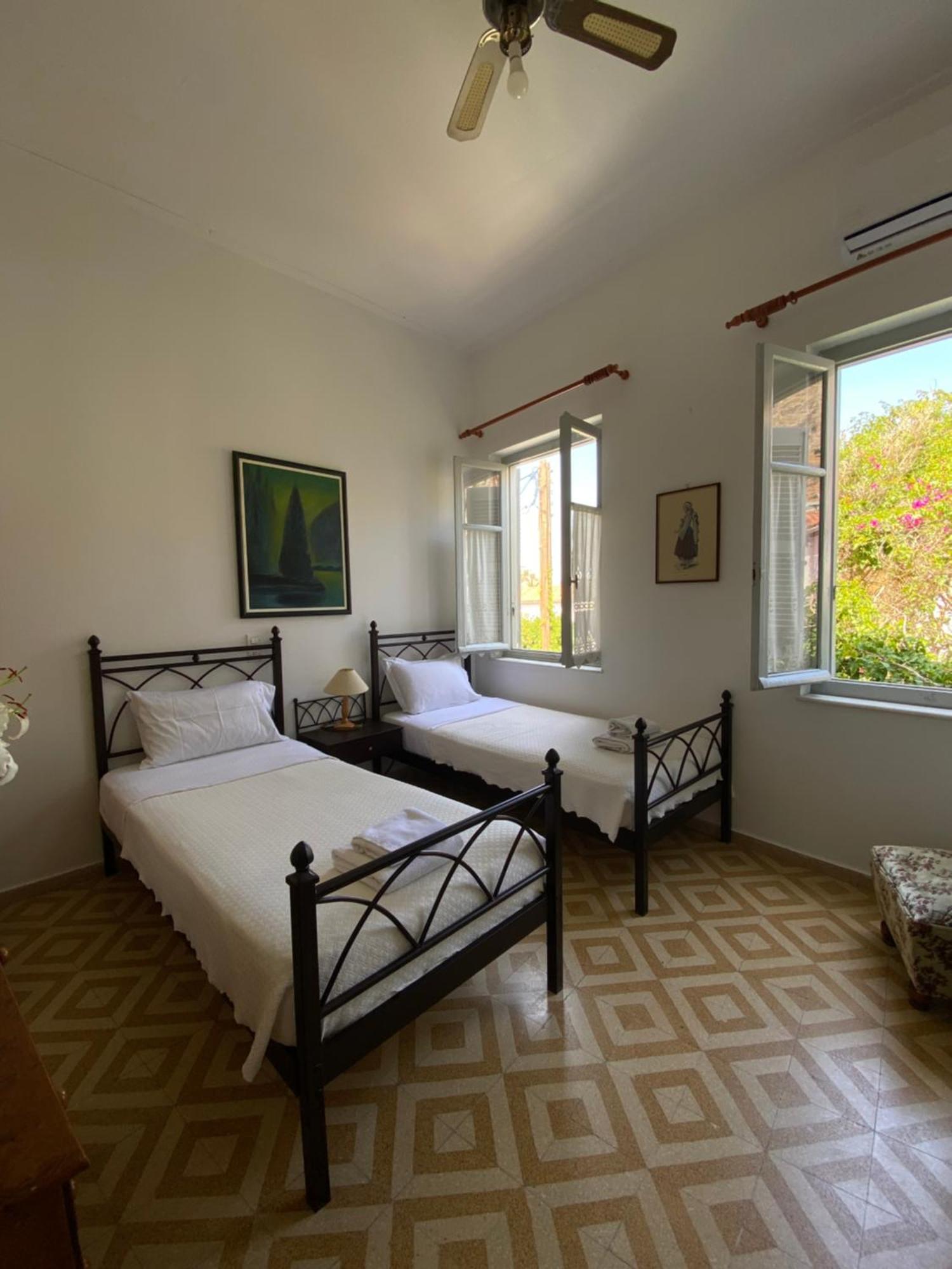 Douskos Uptown Living Hotel Hydra  Exterior photo