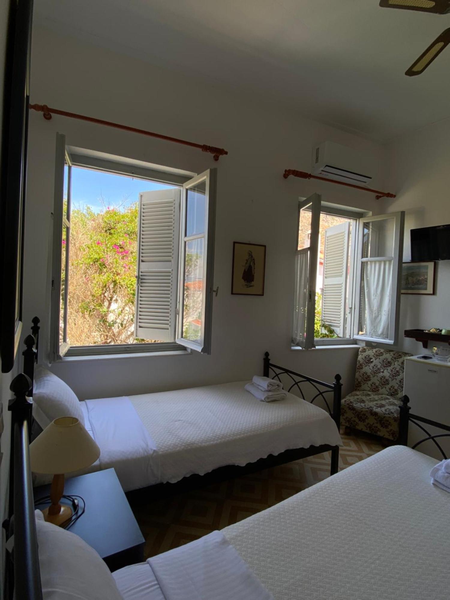 Douskos Uptown Living Hotel Hydra  Exterior photo