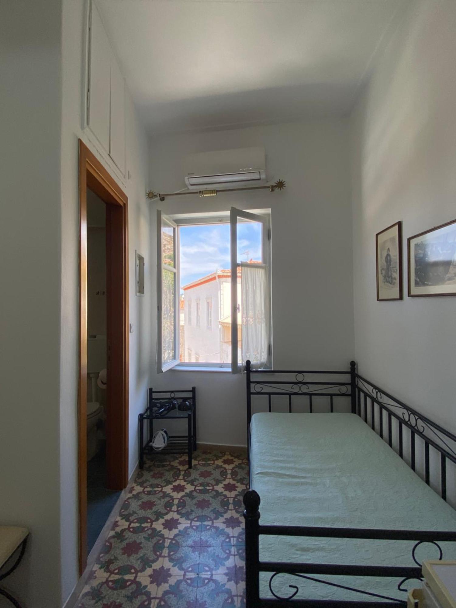Douskos Uptown Living Hotel Hydra  Exterior photo
