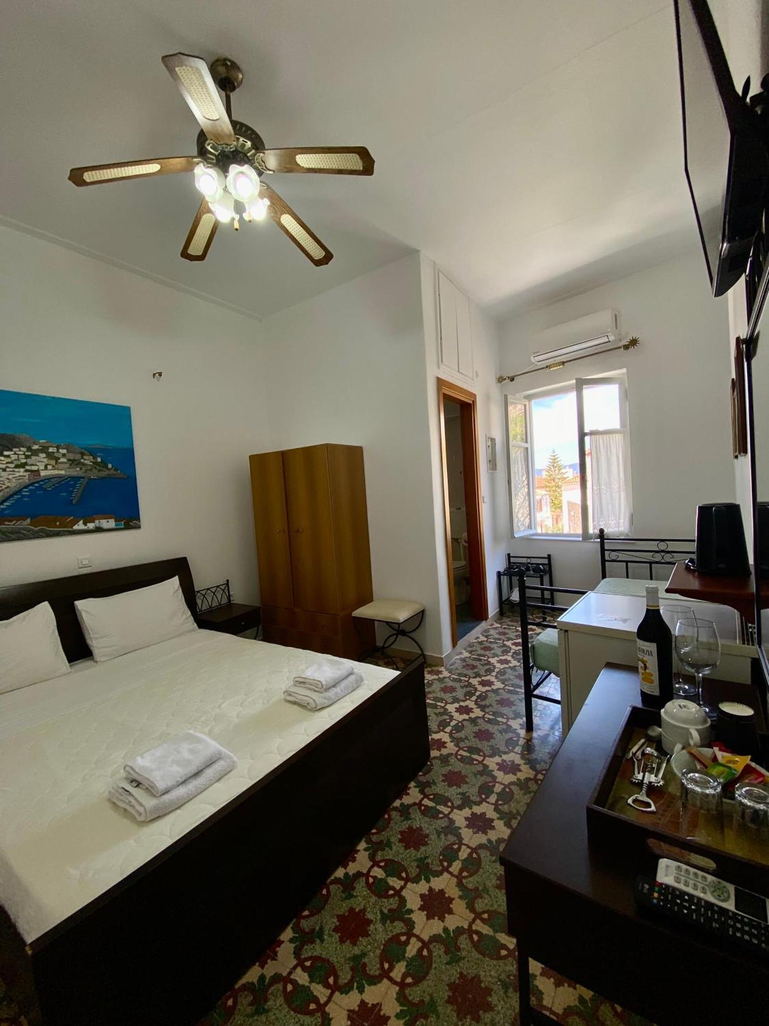 Douskos Uptown Living Hotel Hydra  Exterior photo